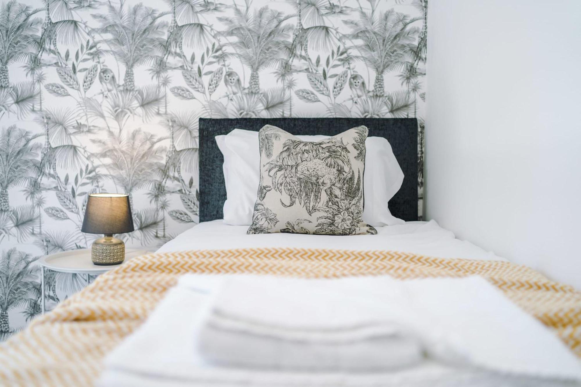 Rest&Recharge At Waterway House Villa Manchester Luaran gambar