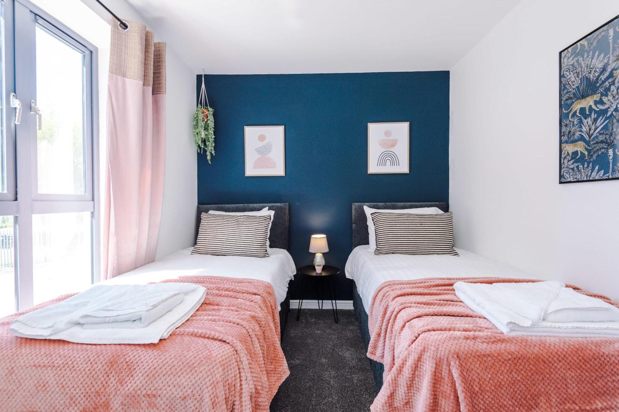 Rest&Recharge At Waterway House Villa Manchester Luaran gambar